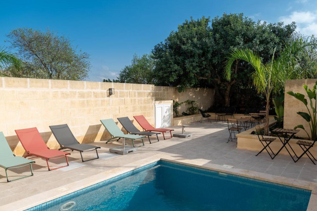 Bed and Breakfast The Carob Tree à Victoria Extérieur photo