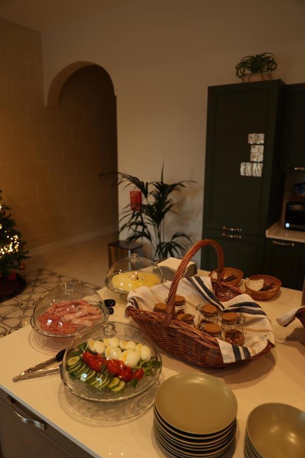 Bed and Breakfast The Carob Tree à Victoria Extérieur photo